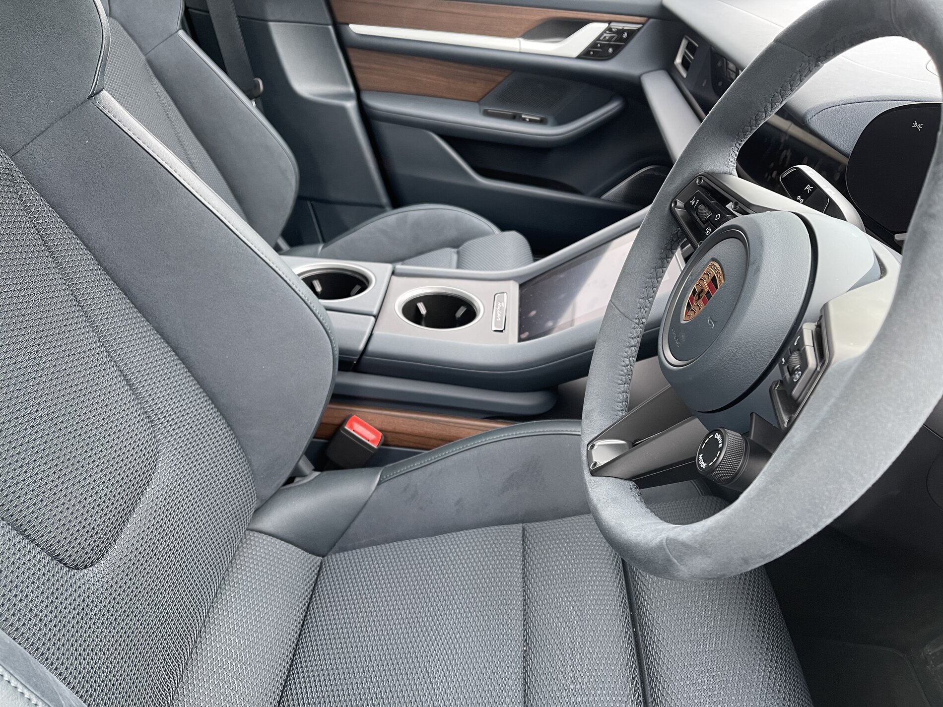 Porsche Taycan Request: “Interior Accents in Exterior Color” 1626977383735