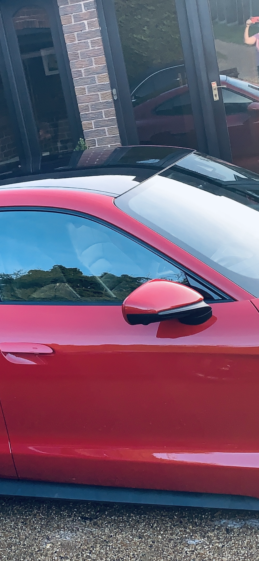 Porsche Taycan How does the standard window and mirror trim look? 1D807962-0778-40AC-943E-682C17584BB9