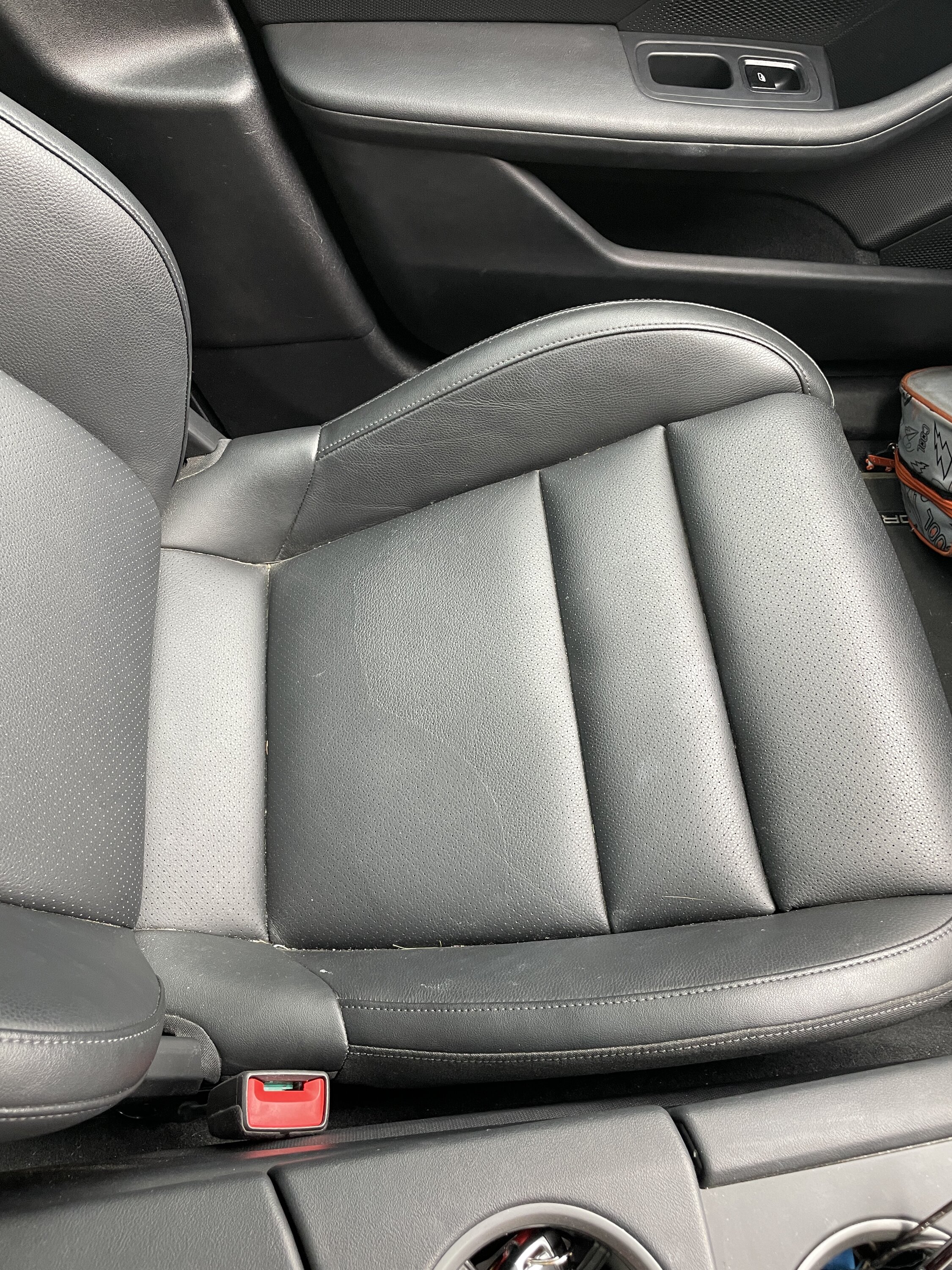 Porsche Taycan Taycan seat problem partial leather fault help (line and discolouration) 38692F2F-B622-4949-9B64-F2700CB5C0BE