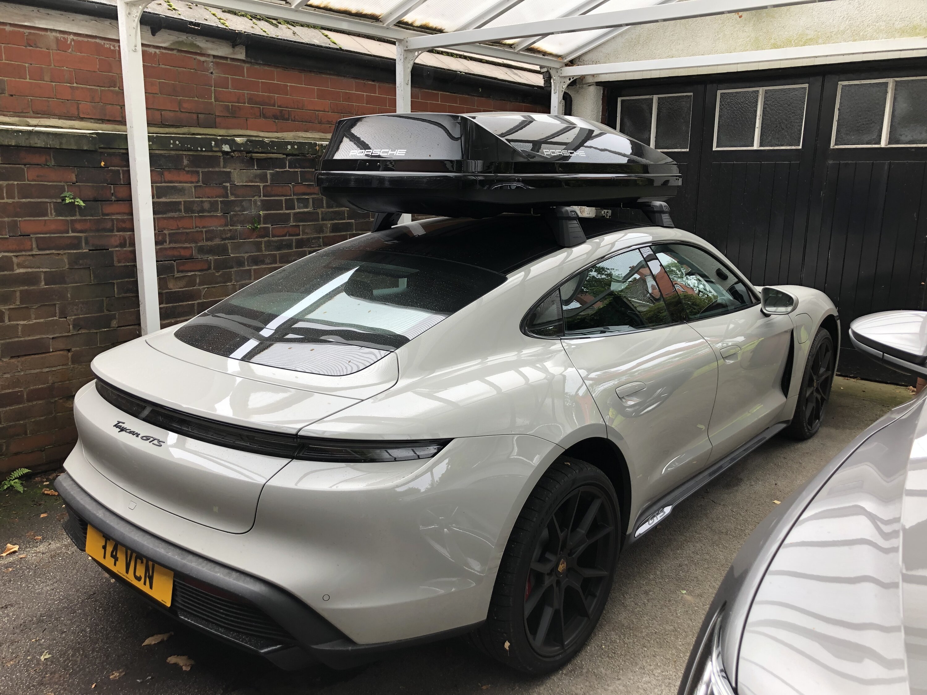Roof Bars and Roof Box questions  TaycanForum -- Porsche Taycan Owners,  News, Discussions, Forums