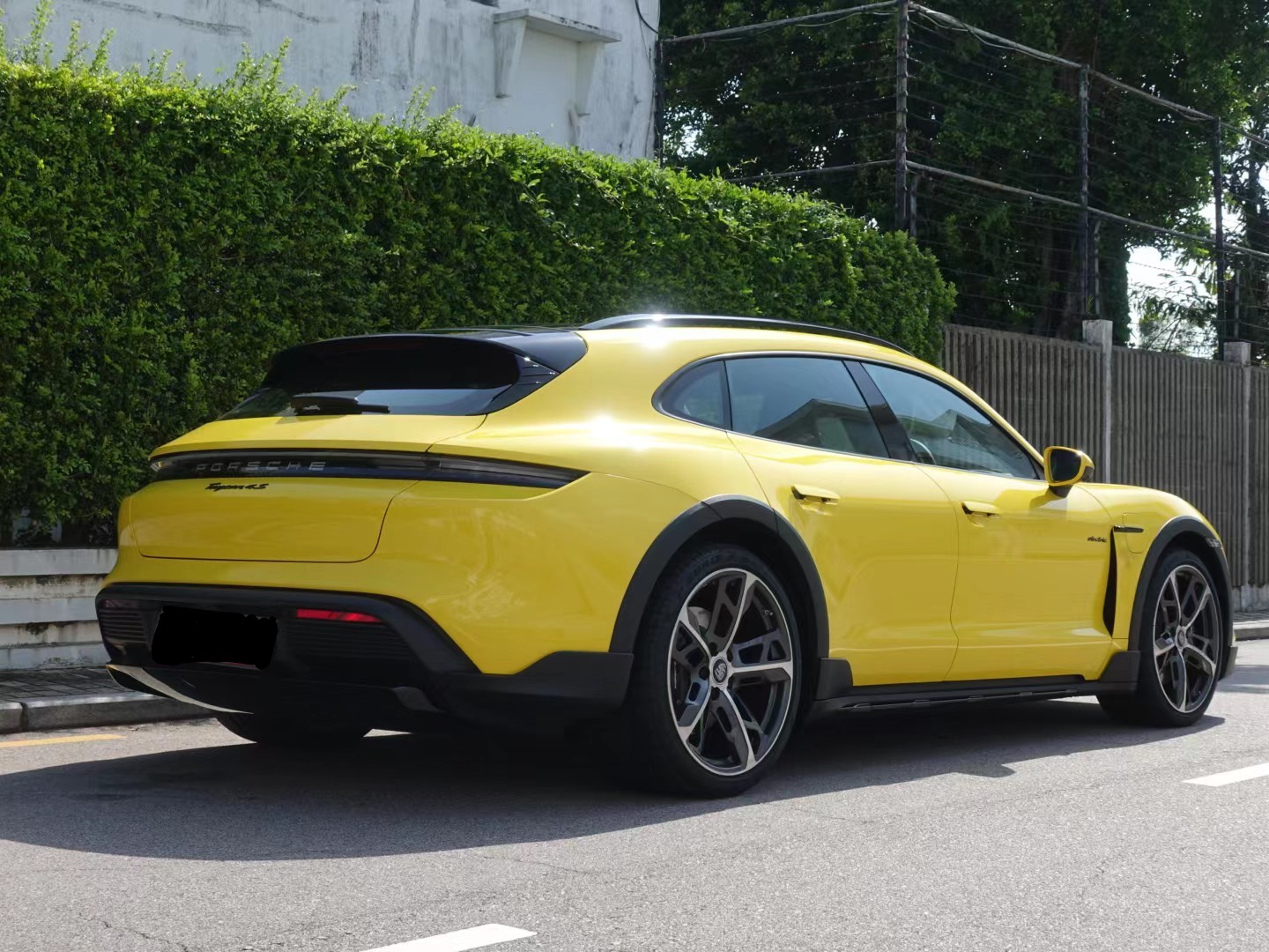 Porsche Taycan My Taycan wrapped in speed yellow update mmexport1696233791145~2