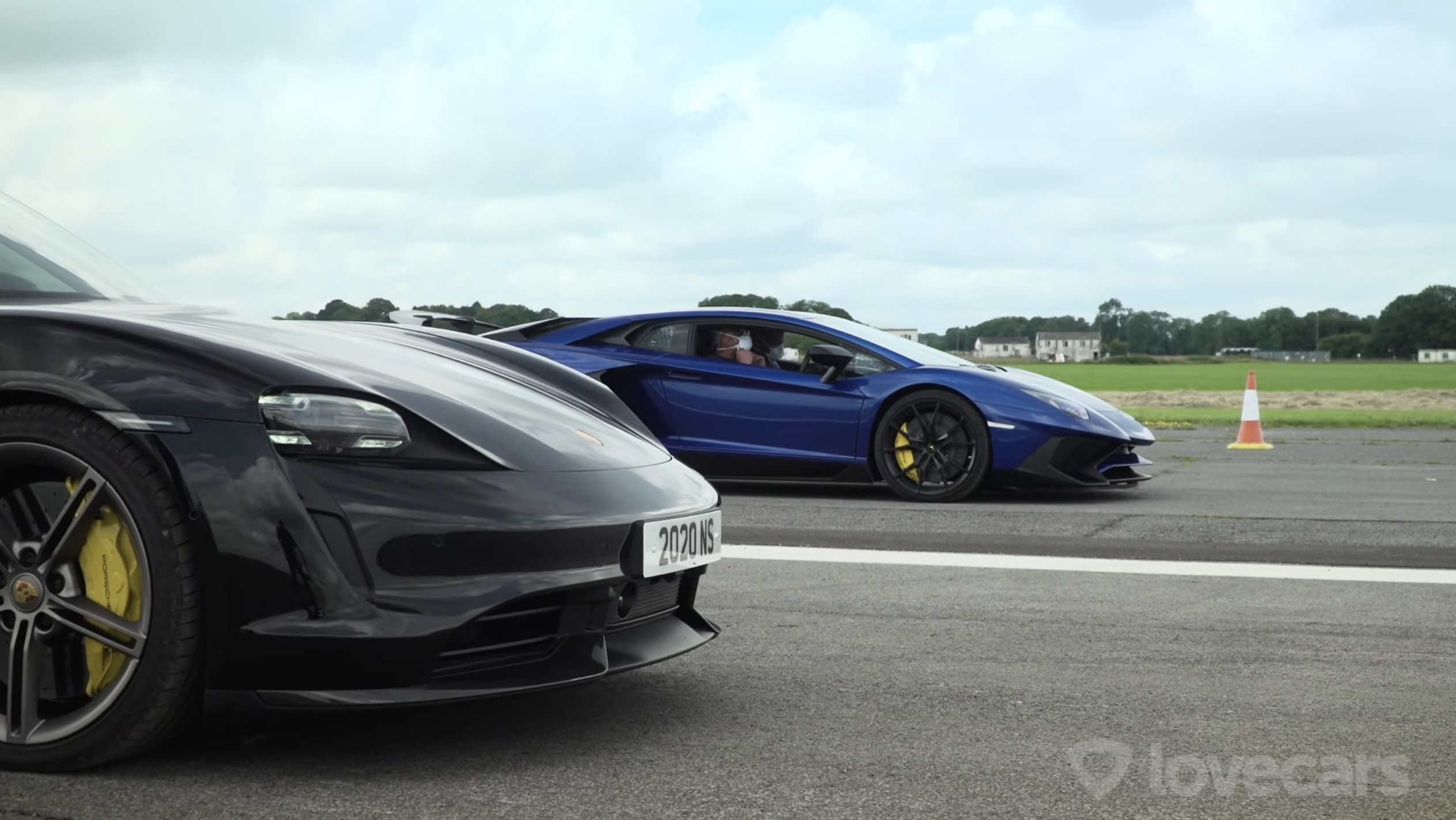 DRAG RACE! Taycan Turbo S vs Aventador SV